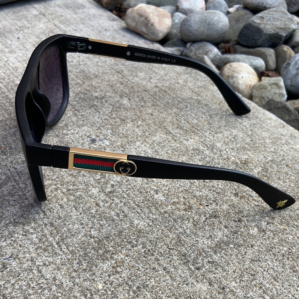 Gucci Black Sunglasses with Gold and Green-Red Stripe - Picture 2 of 4